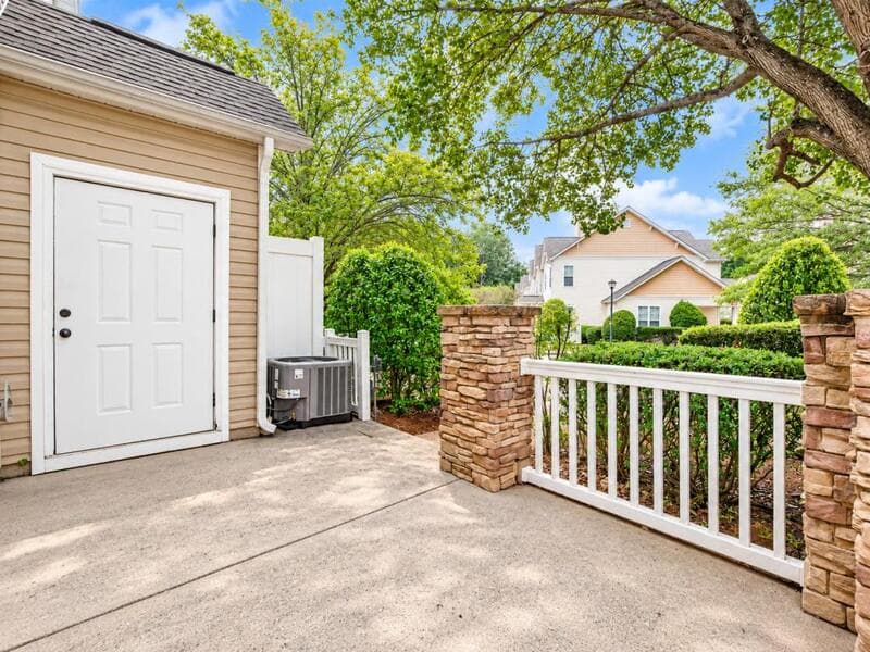Charlotte Townhome: 10350 McGoogan Ln