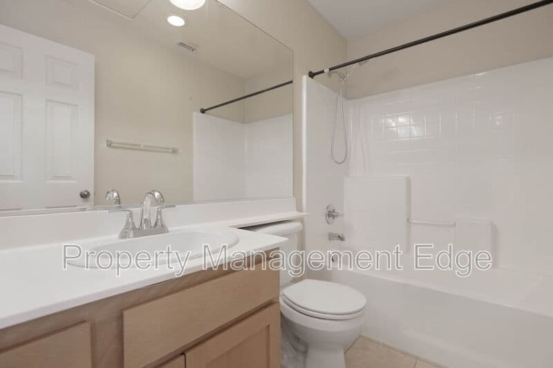 Lake Elsinore House: 33555 Cedar Creek Ln