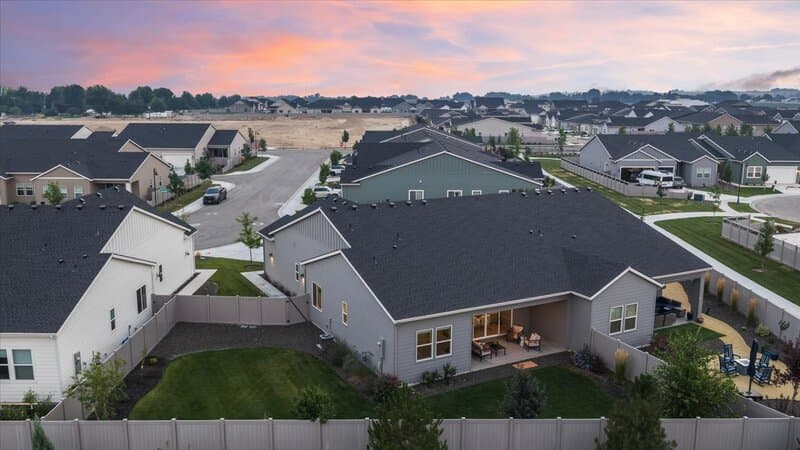 Star House: 2218 North Leatherwood Avenue