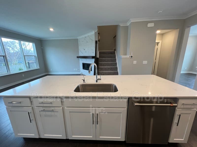 Carmel Townhome: 635 Golborne St