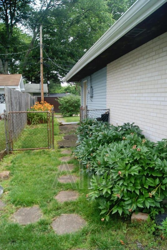 Newark House: 25 Martindale Dr