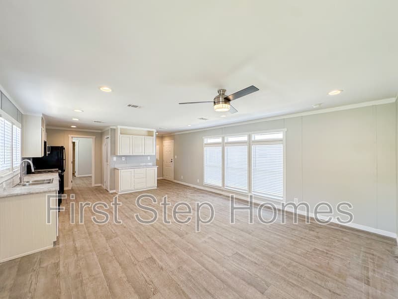 Tyler House: 1007 Conchas St