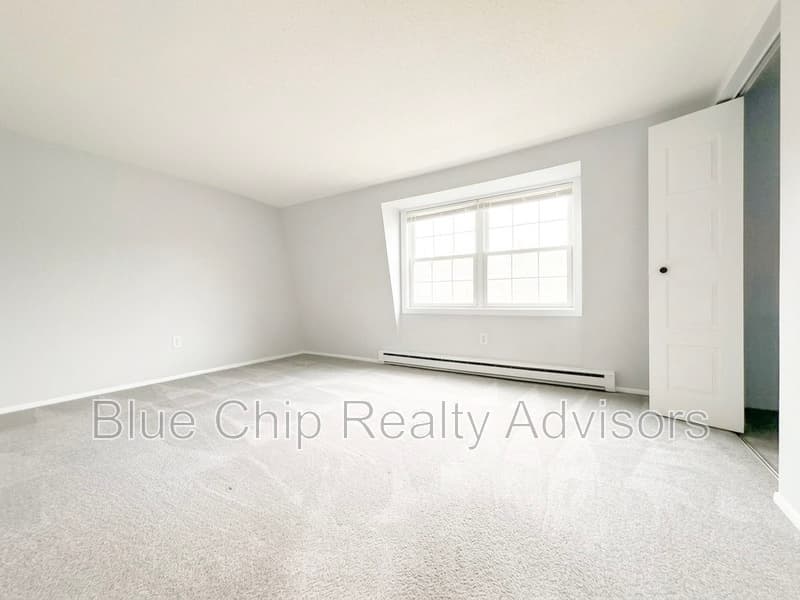 Pelham Condo: 45 Bridge St