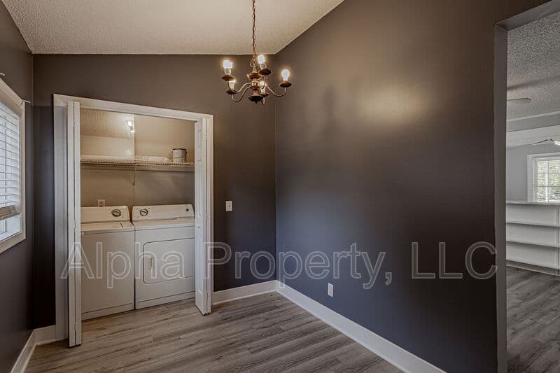 Greenville House: 407 Cedar Lane Rd