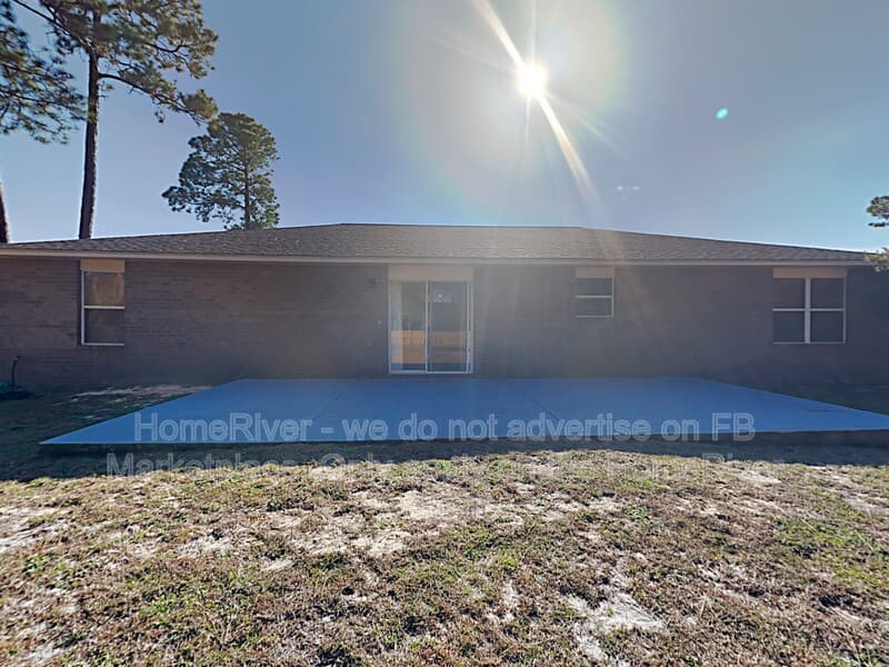 Navarre House: 7036 Sawfish St