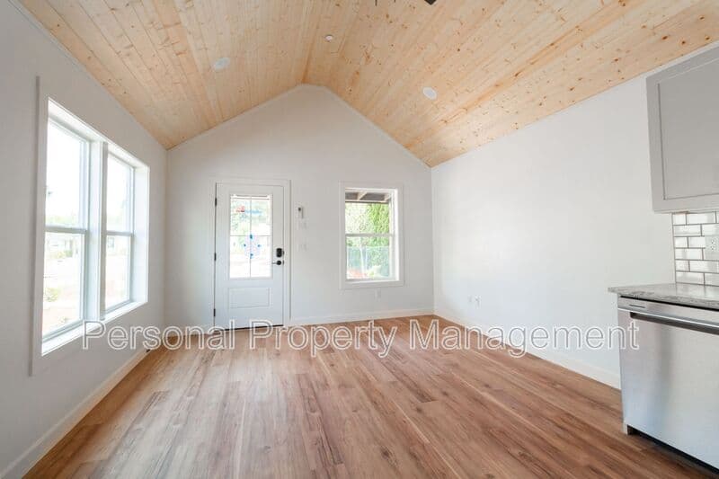 Vancouver Condo: 8005 NE 32nd St