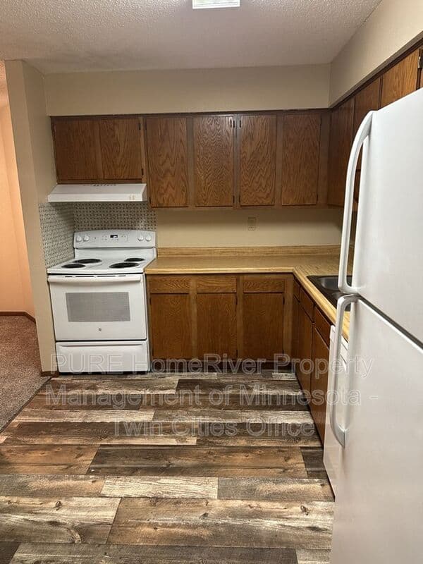 South St Paul Condo: 221 Grand Ave W