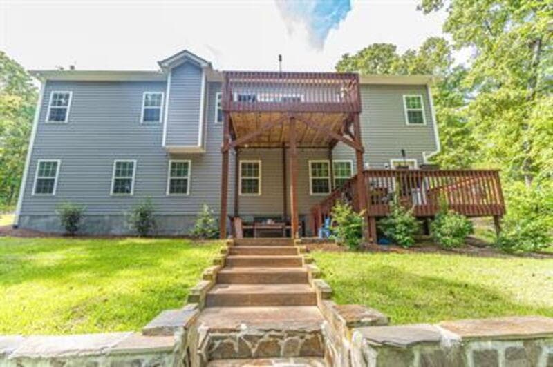 Pinehurst House: 55 Bridle Path Circle