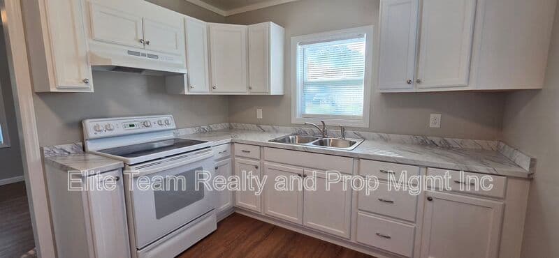 Kings Mountain House: 918 Mountain Crest Dr