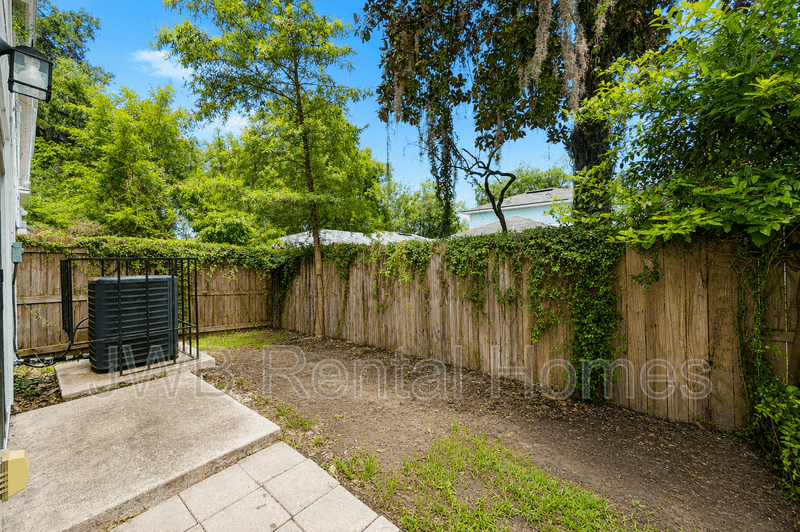 Jacksonville House: 8813 Cocoa Ave
