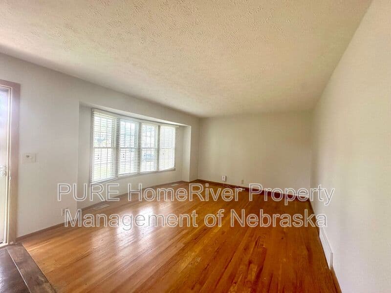 Omaha House: 12143 Ohern St
