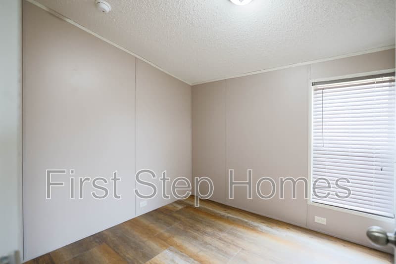 Tyler House: 1114 Tres Picos St