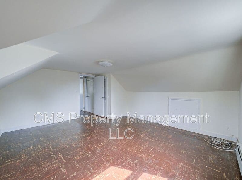 Manville House: 719 Newark Ave