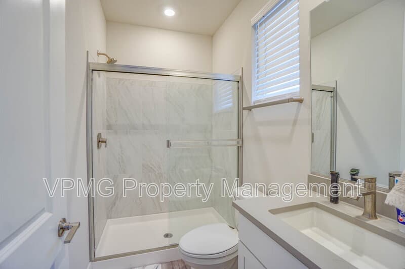 Washougal House: 359 W Koa St