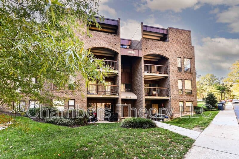 Reston Condo: 11244 Chestnut Grove Sq.