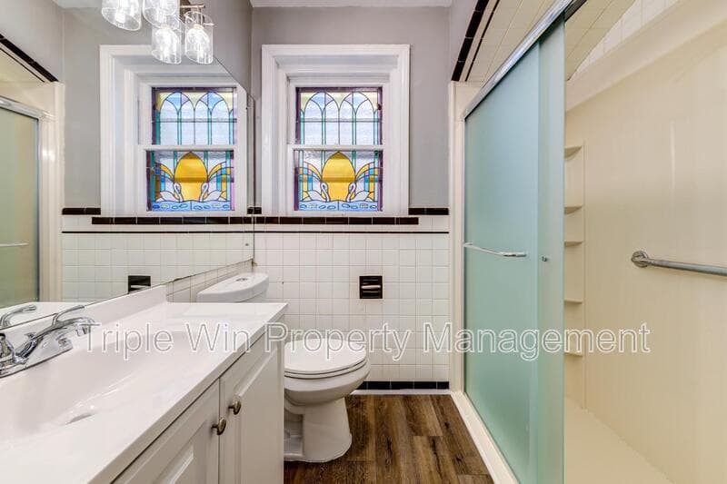 Saint Louis House: 8601 Virgil Ave