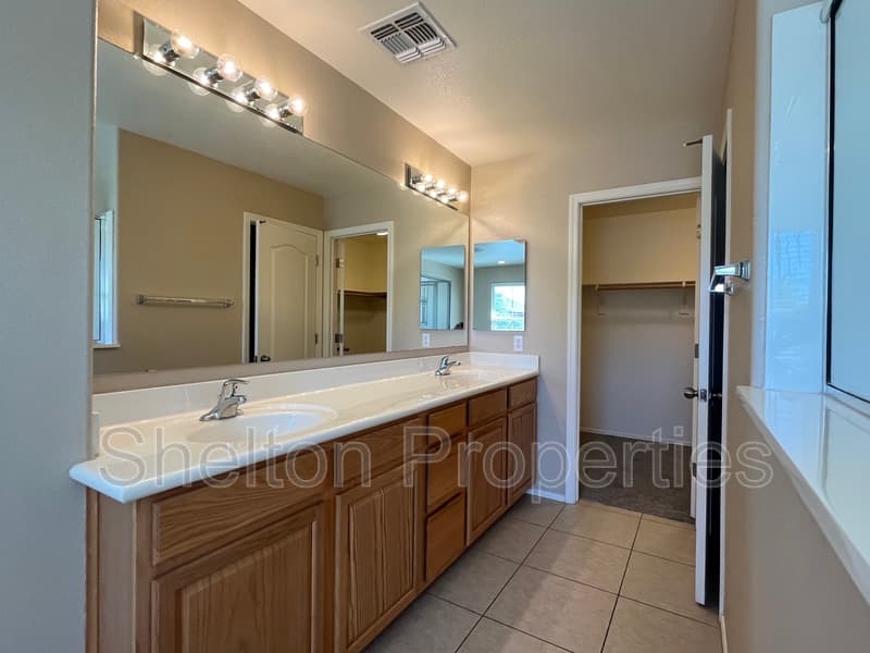 Buckeye House: 2958 N Clanton St