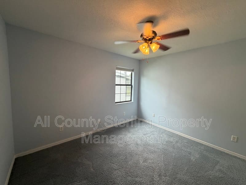 Lake City House: 166 SE Jenese Way