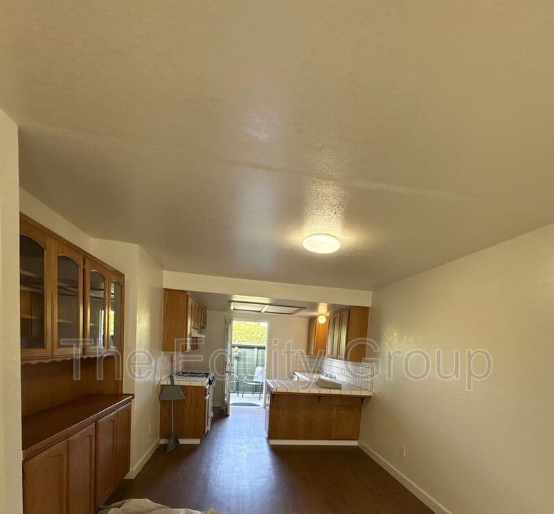 Visalia House: 2619 S Maselli