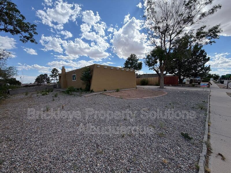 Albuquerque House: 5608 Drake Ave NW
