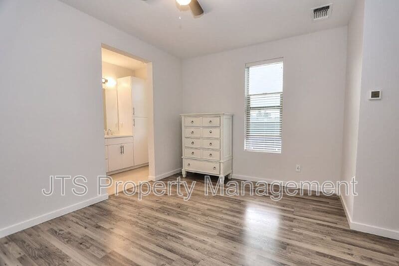 Sacramento House: 340 1st Avenue