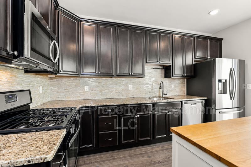 Hamilton Townhome: 9 Flagger Lane