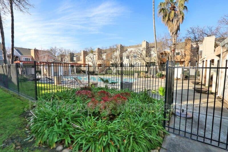 Sacramento Condo: 1019 Dornajo Way
