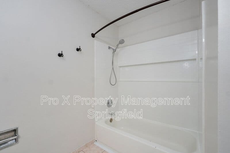 Springfield House: 1022 W McGee St