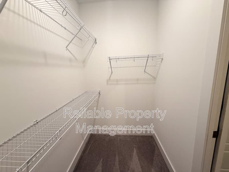 Clayton House: 22 S Laird Dr