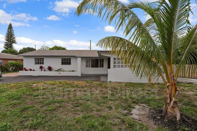 WEST PALM BEACH House: 319 S Congress Avenue