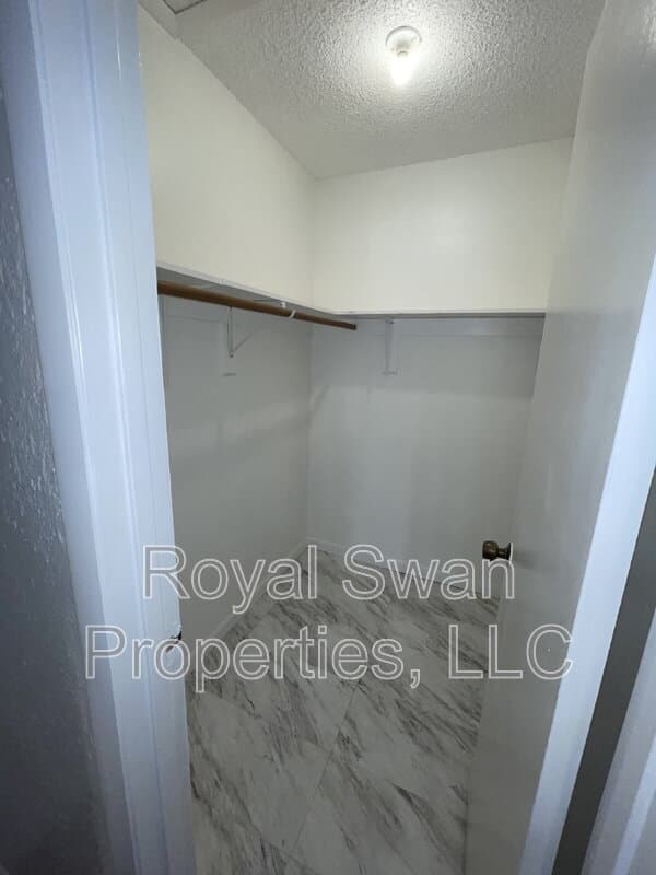 Auburndale House: 222 Lakeview Drive