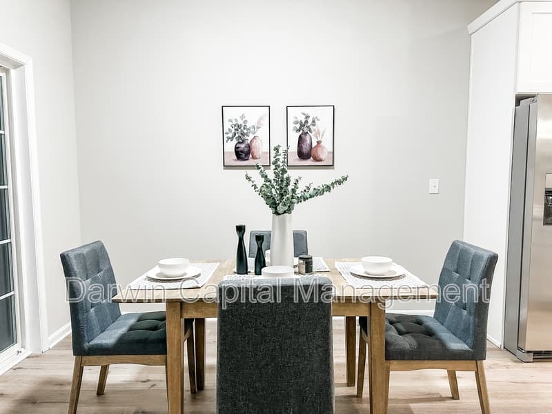 Monroe Condo: 984 Woodview Court