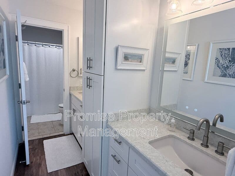 Oceanside Condo: 910 N Pacific Street