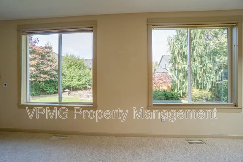Vancouver House: 10206 Northeast 102nd Street