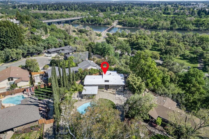 Fair Oaks House: 3937 Orangewood Dr