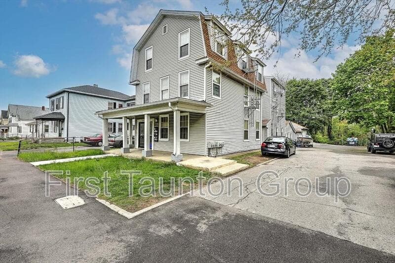 Taunton Condo: 458 Weir Street