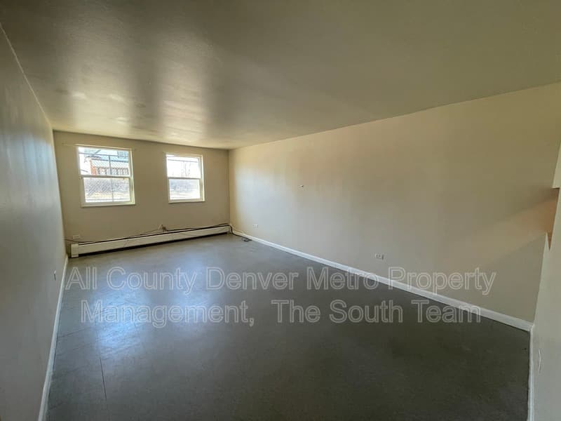 Aurora Condo: 1590 Clinton St