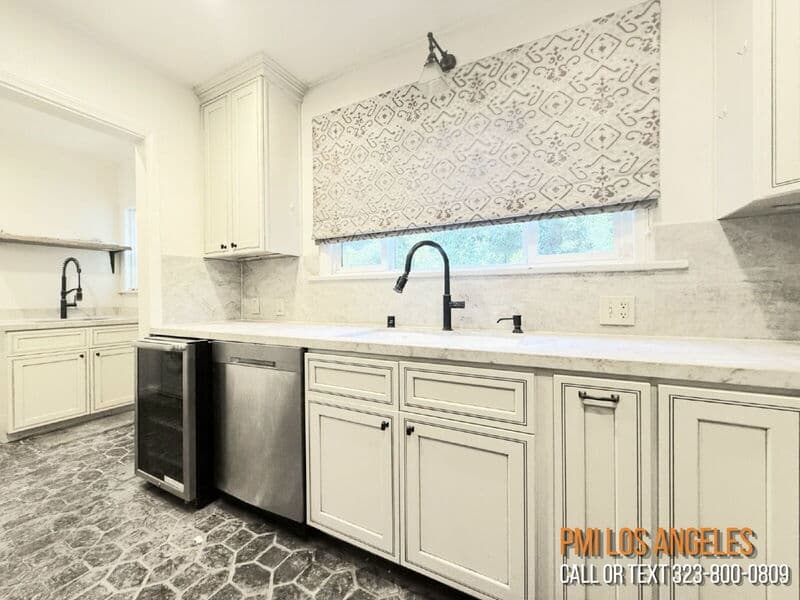 Los Angeles House: 7001 2nd Avenue