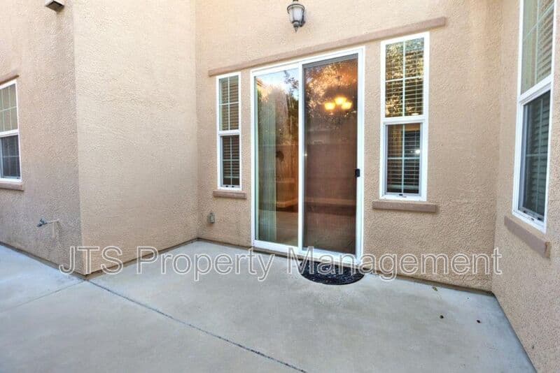 Orangevale House: 9041 Crescenda Lane