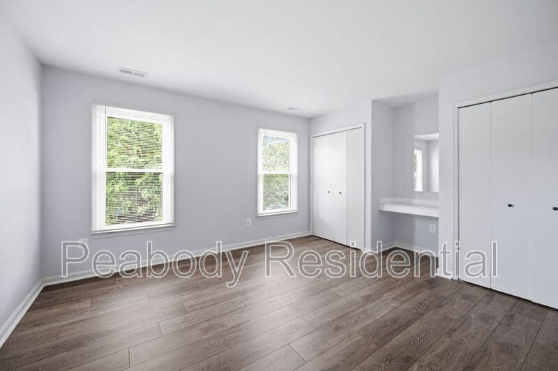 Great Falls House: 10609 Oxford Ct