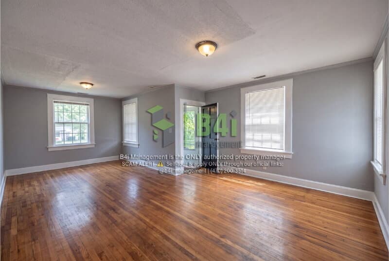 Columbus House: 243 Margaret Avenue