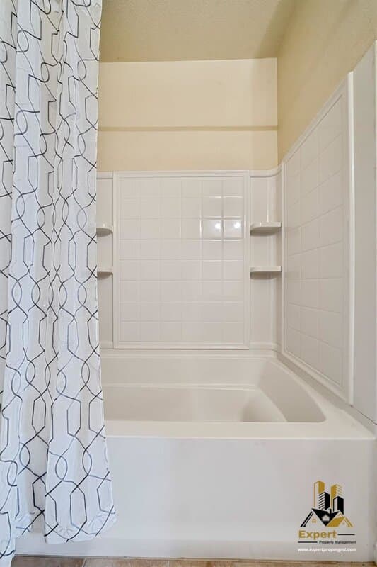 Lincoln House: 1836 Portello Way