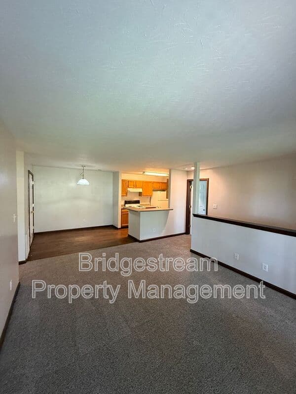 Germantown House: 136 Colonial Circle