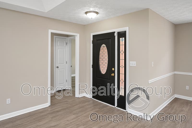 Smiths Station House: 144 Lee Road 318
