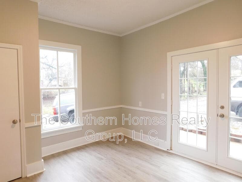Athens House: 309 Glendale Avenue