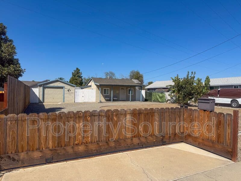 Manteca House: 415 Sutter St