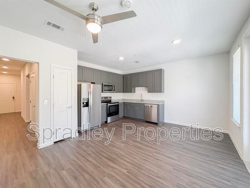 Belton Condo: 710 Shine St, Apt 1202