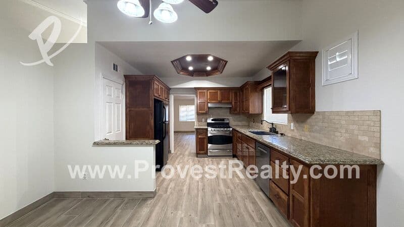 Victorville House: 13675 Ruby Circle