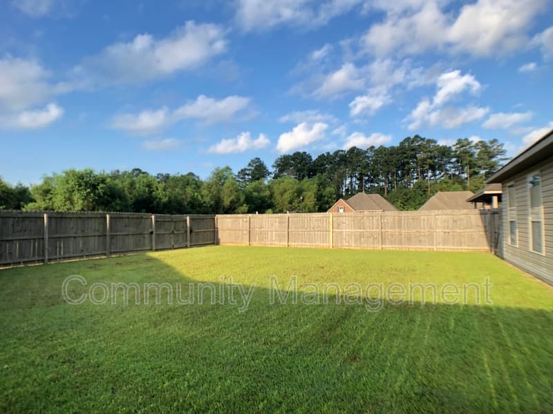 Denham Springs House: 13838 Ponderosa Dr