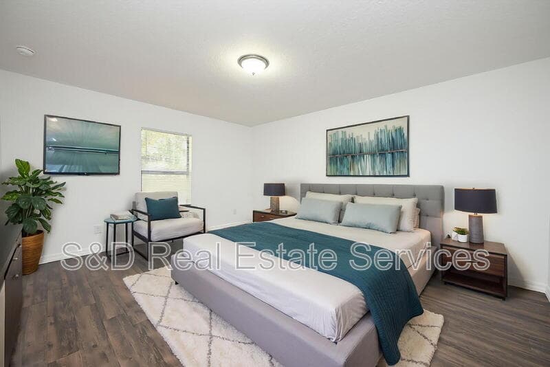Lakeland House: 2238 Caspian Dr